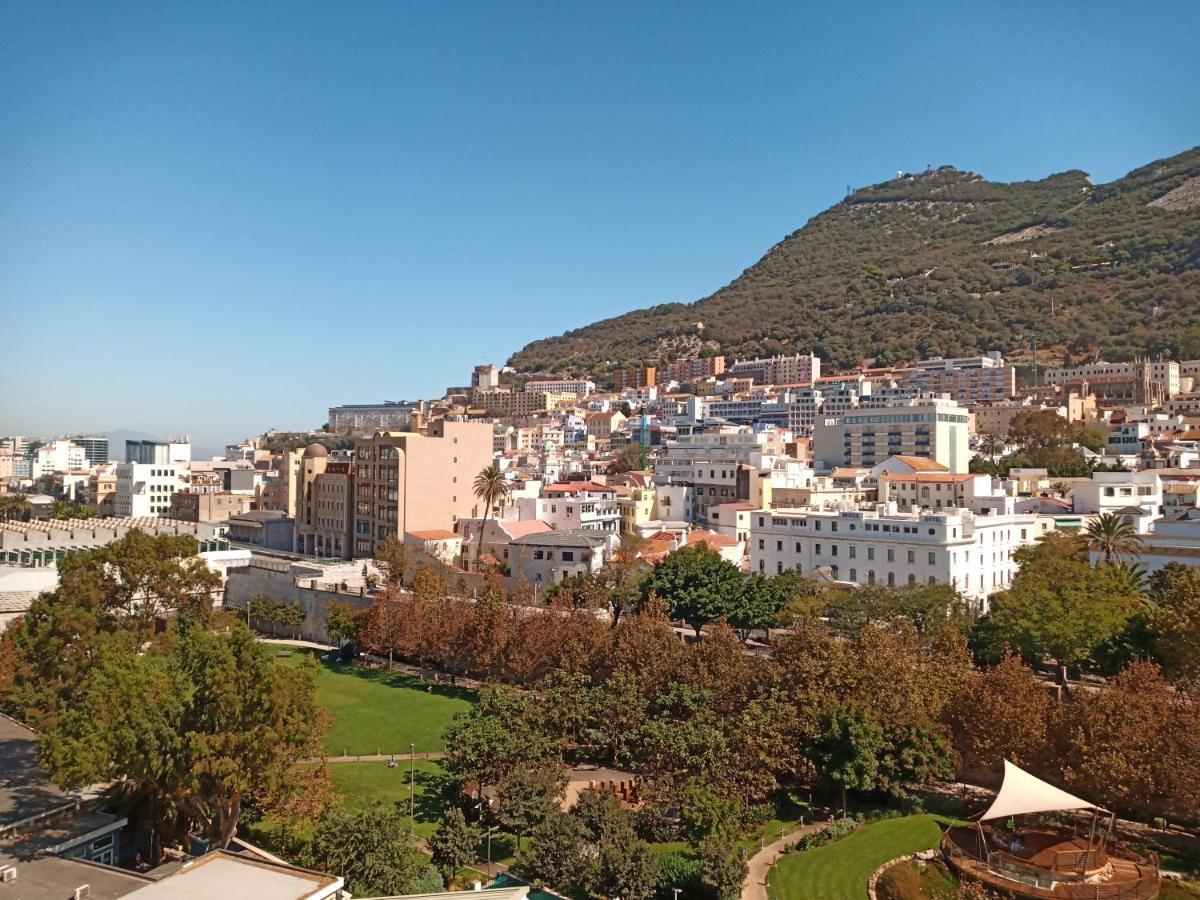 Kings Wharf Quay29 - Large Studio Apartment With 3 Pools - Gym - Rock Views - Holiday And Short Let Apartments In Gibraltar Exterior foto