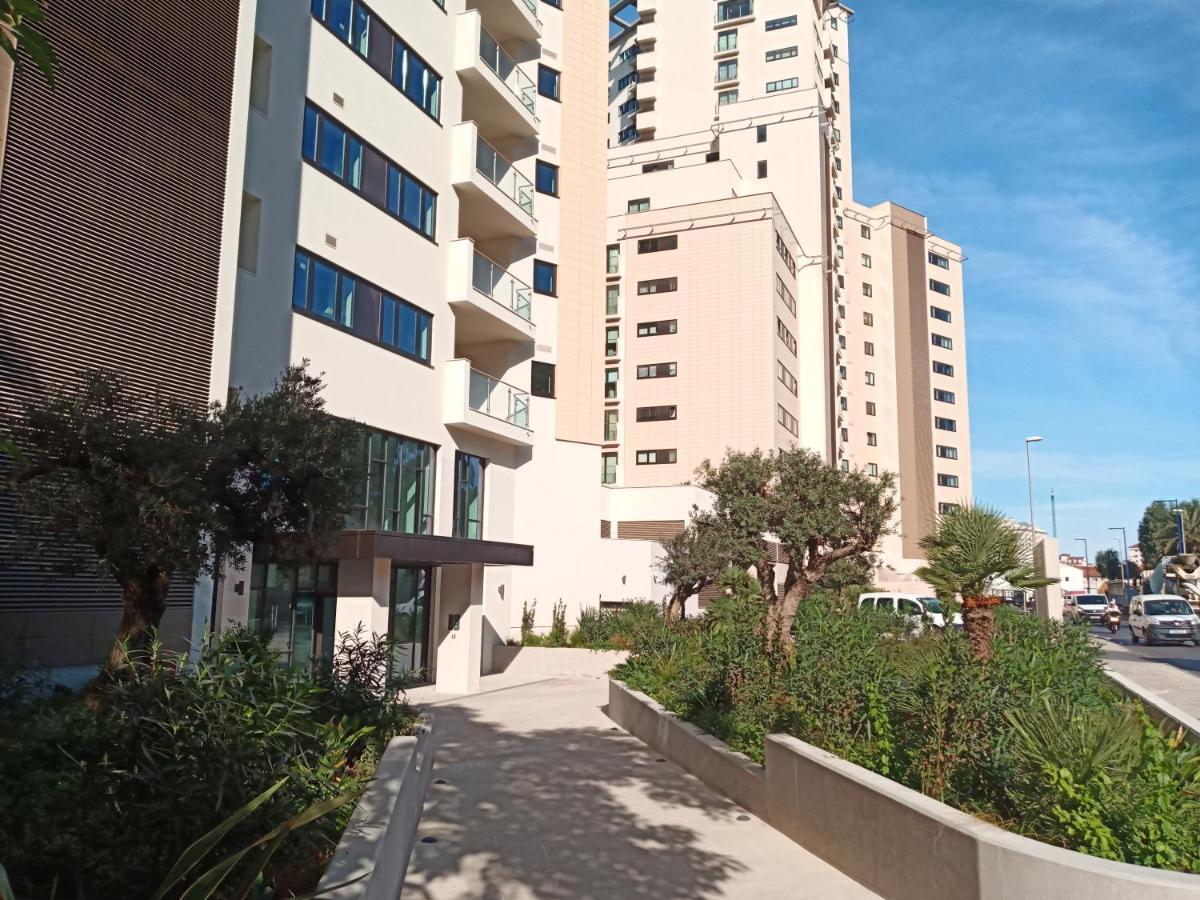 Kings Wharf Quay29 - Large Studio Apartment With 3 Pools - Gym - Rock Views - Holiday And Short Let Apartments In Gibraltar Exterior foto